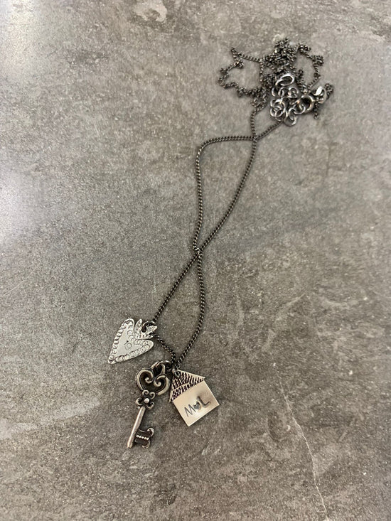 Collana catena grumette rutenio con cuore sacro, casetta personalizzate e chiave - cm 60