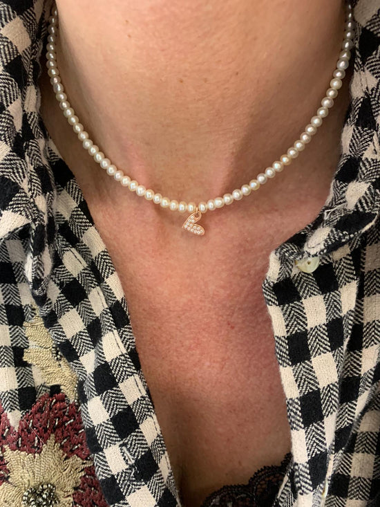 Collana perle tonde regolari cm36 con cuore coccoloso dell’amore zirconi bianchi base rosé