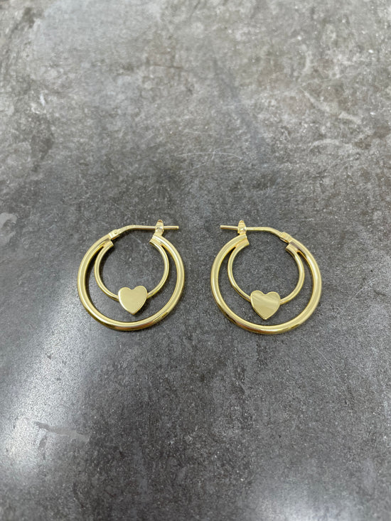 Coppia orecchini doppio cerchio con cuore in oro giallo diametro 2 cm - chiusura scattino