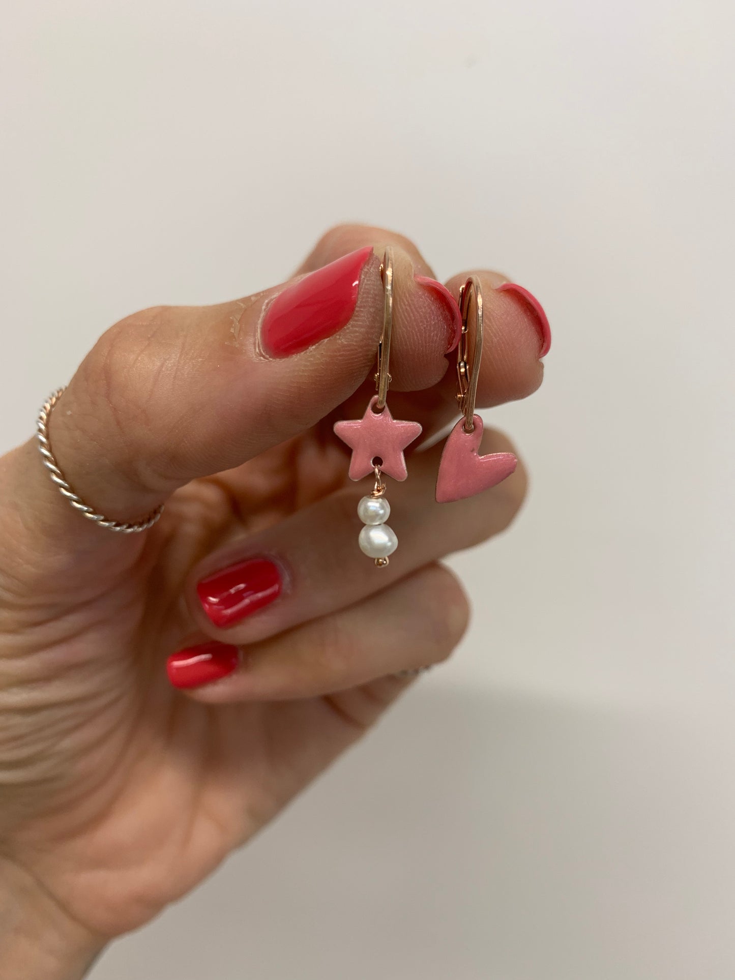 Coppia orecchini monachella stella con doppia perla e cuore smalto rosa antico