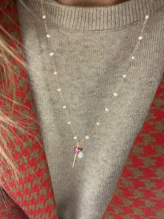 Collana catena rollò alternata da perle bianche base rosé cm50 con bacchetta magica glitter rosa e piccola perla barocca bianca
