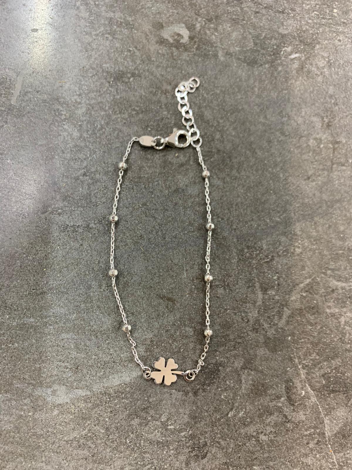 Bracciale rosario in argento con quadrifoglio in linea