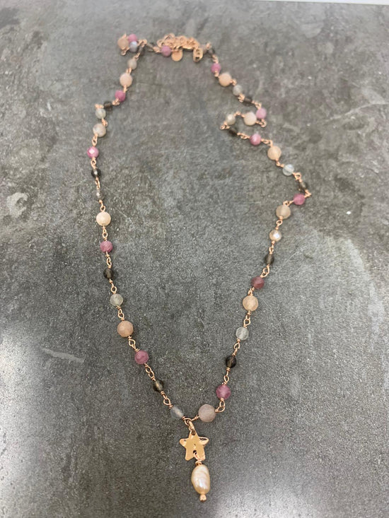 Collana cristalli tormalina sul rosa con stella rosè e micro perla barocca rosa cm 40 - Lumiere Bijoux