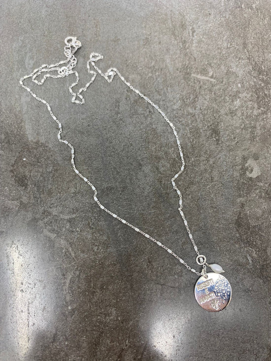 Collana catena dadini argento bianco cm 40 con targhetta personalizzata RESISTI E AMATI e con inciso il soffione ed una piccola perla pendente