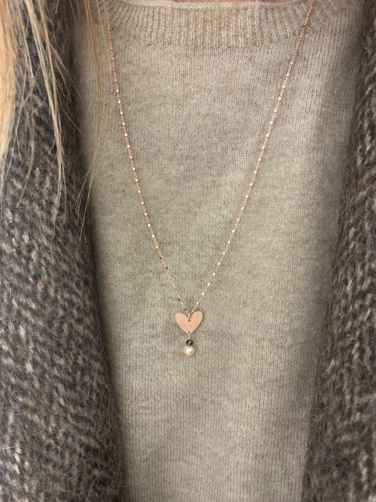 Collana catena dadini diamantati cm60 con cuore bacio satinato da 1 cm con perla rosa e cristallo cioccolato pendenti