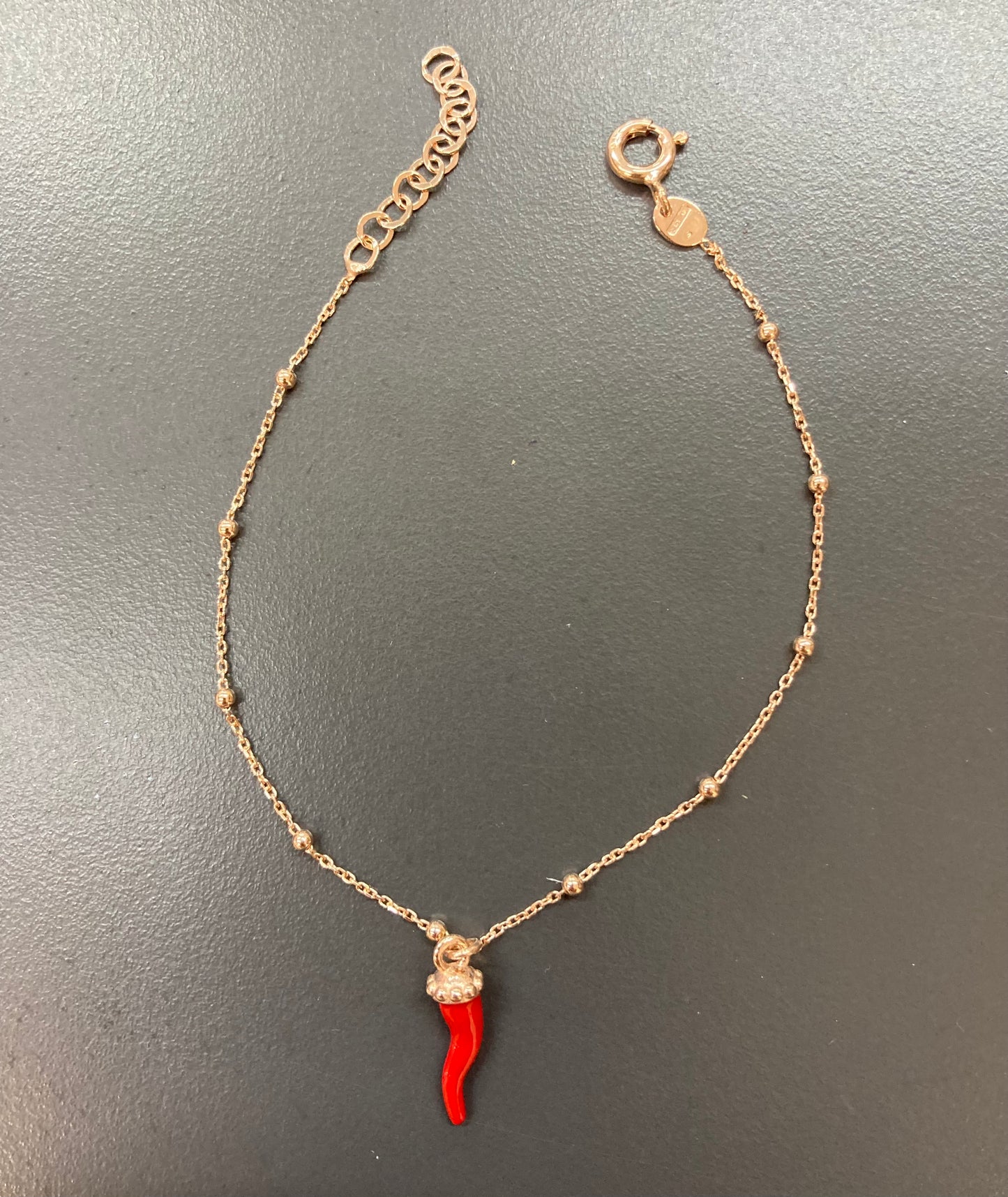 Bracciale micro rosario con cornetto smalto rosso