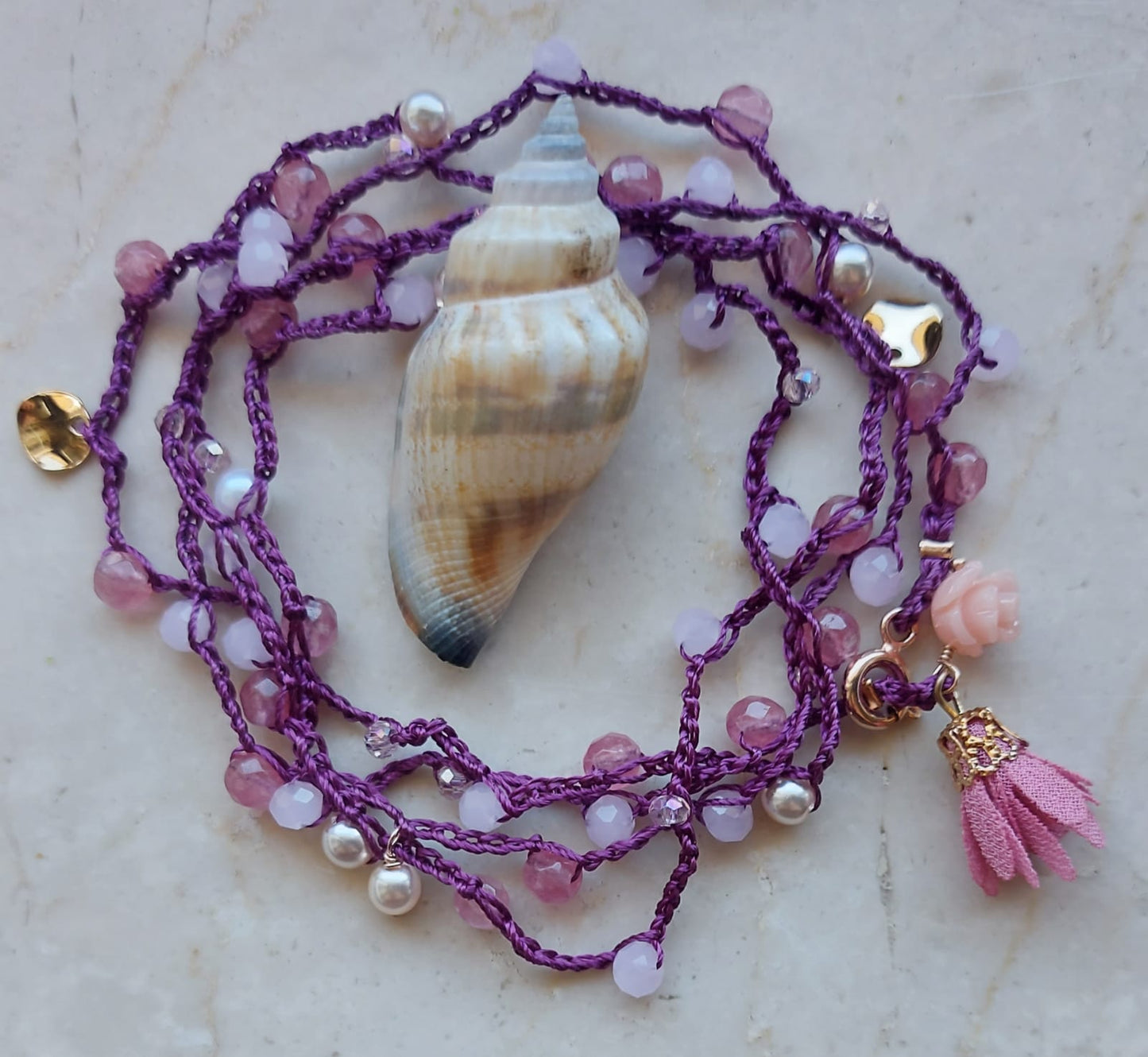 Cavigliera o collana o bracciale in macramè filo in seta con cristalli lilla e rosa antico con fiorellino