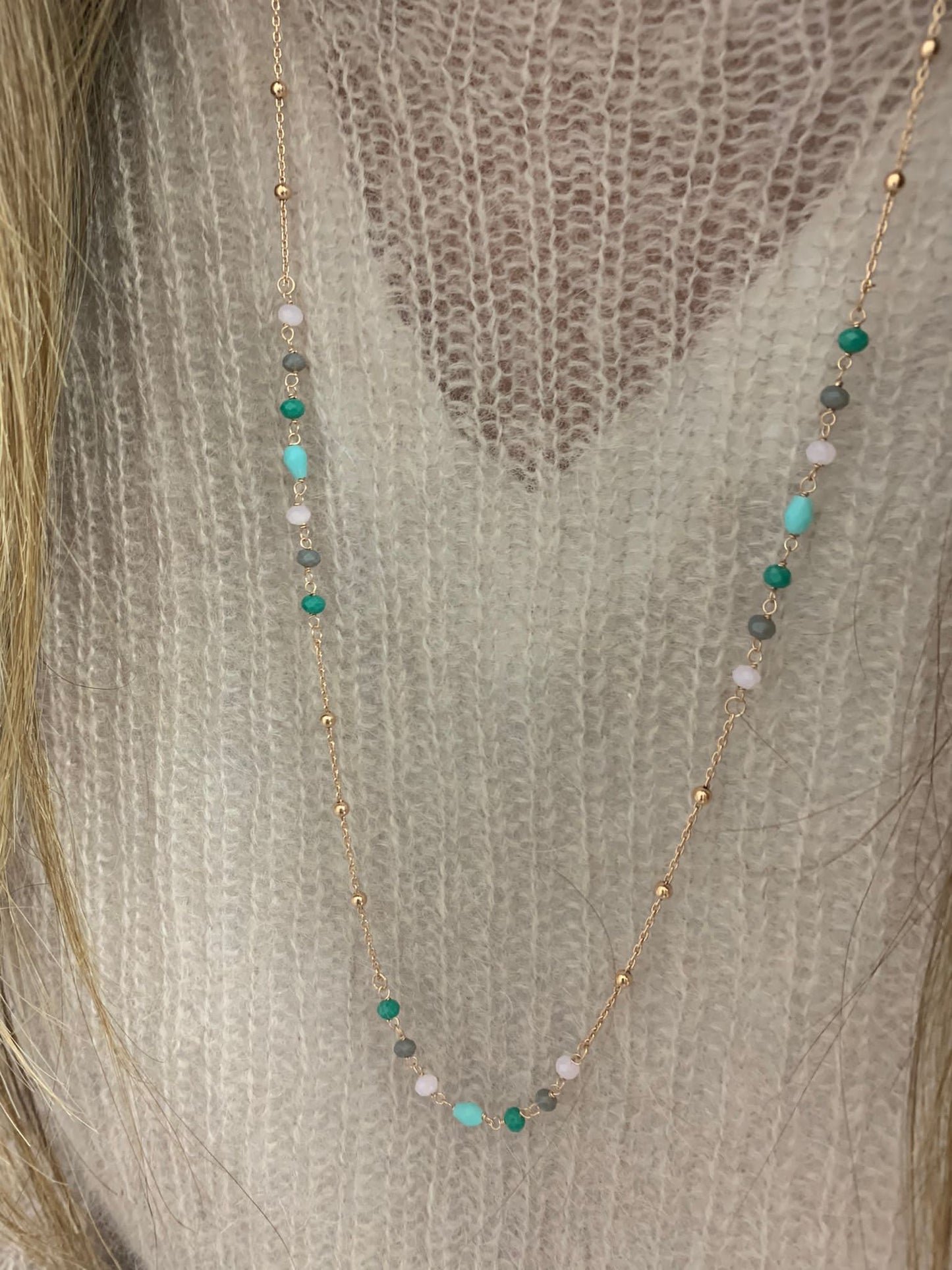 Collana catena a rosario alternata a cristalli tiffani,verdi,grigi,rosa chiaro cm 60