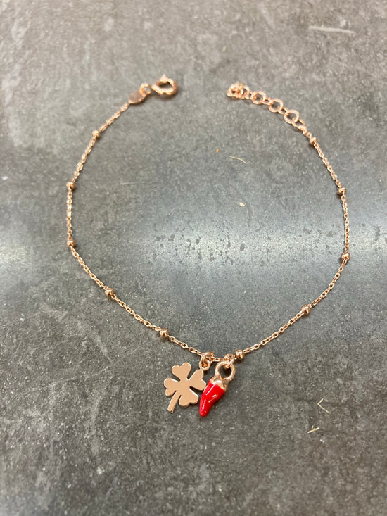 Bracciale micro rosario con quadrifoglio e cornetto piccolo smalto rosso