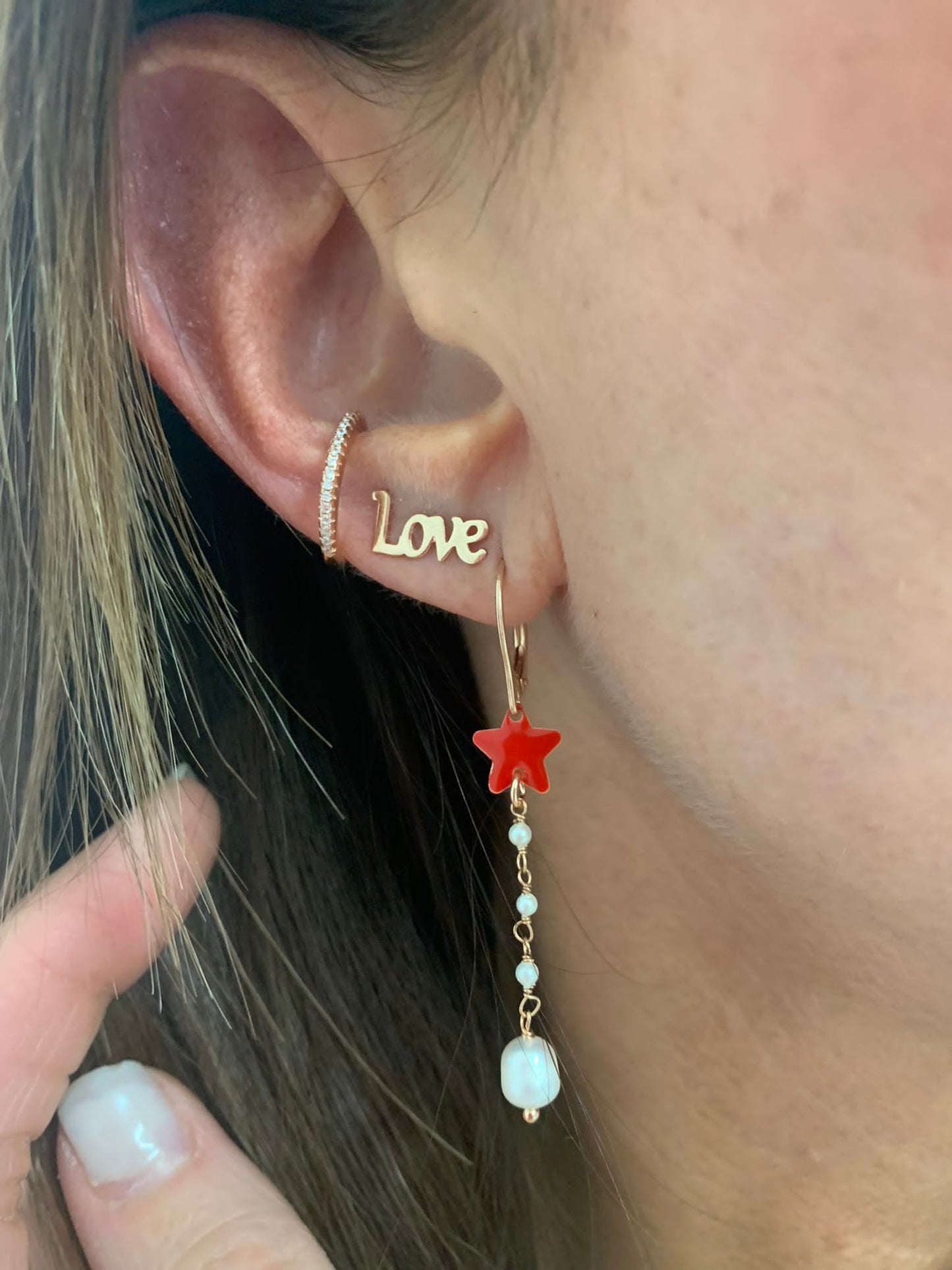 Coppia orecchini a monachella cuore vuoto Mikonos e stella smalto rossa con micro perle bianche