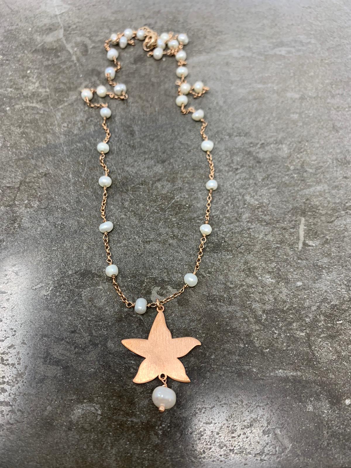 Collana catena rosè alternata a perle con stella marina rosè e perla pendente cm 50 - Lumiere Bijoux