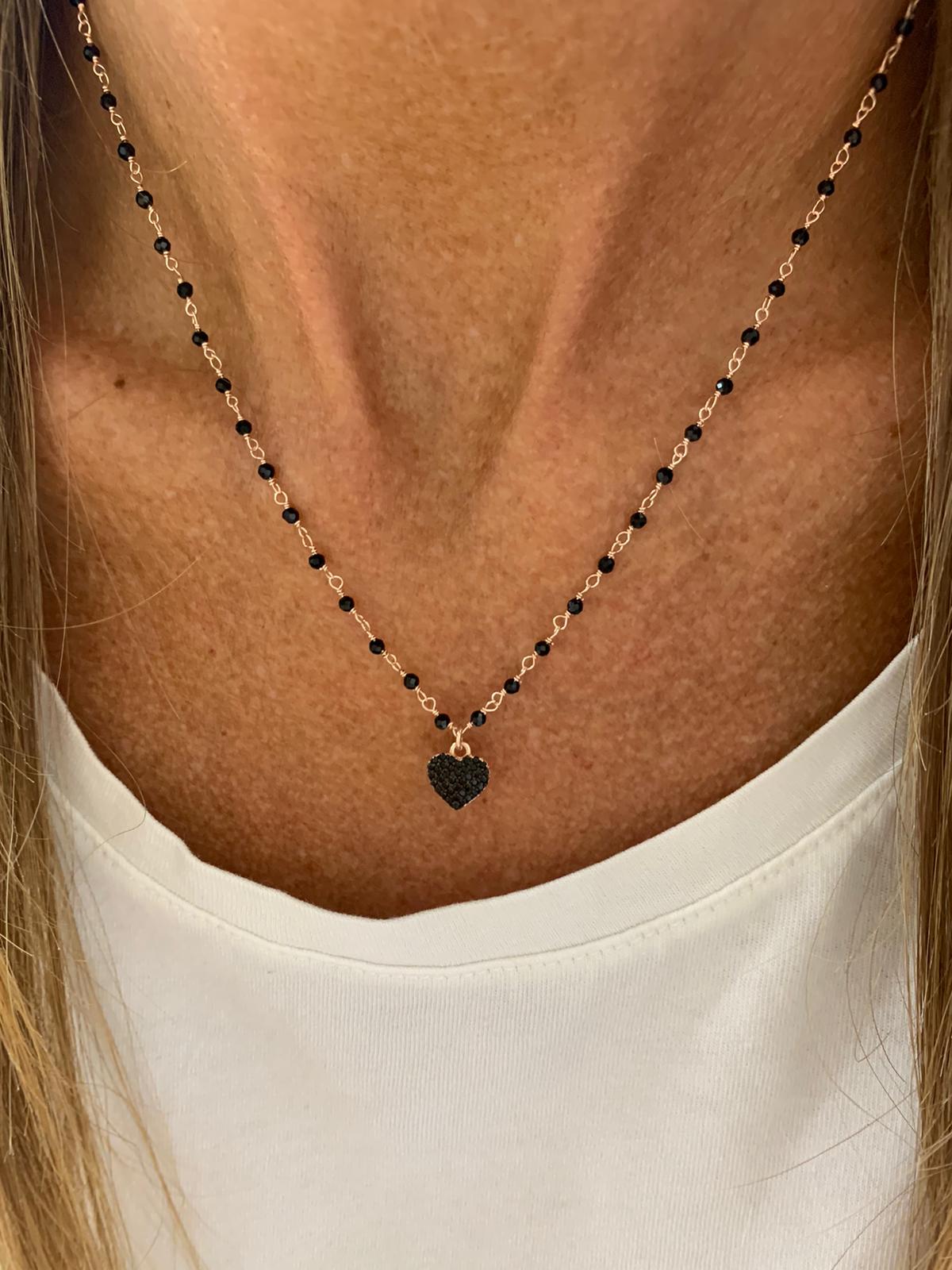 Collana catena micro cristalli con un cuore con zirconi neri bagnata in oro rosé - cm 40