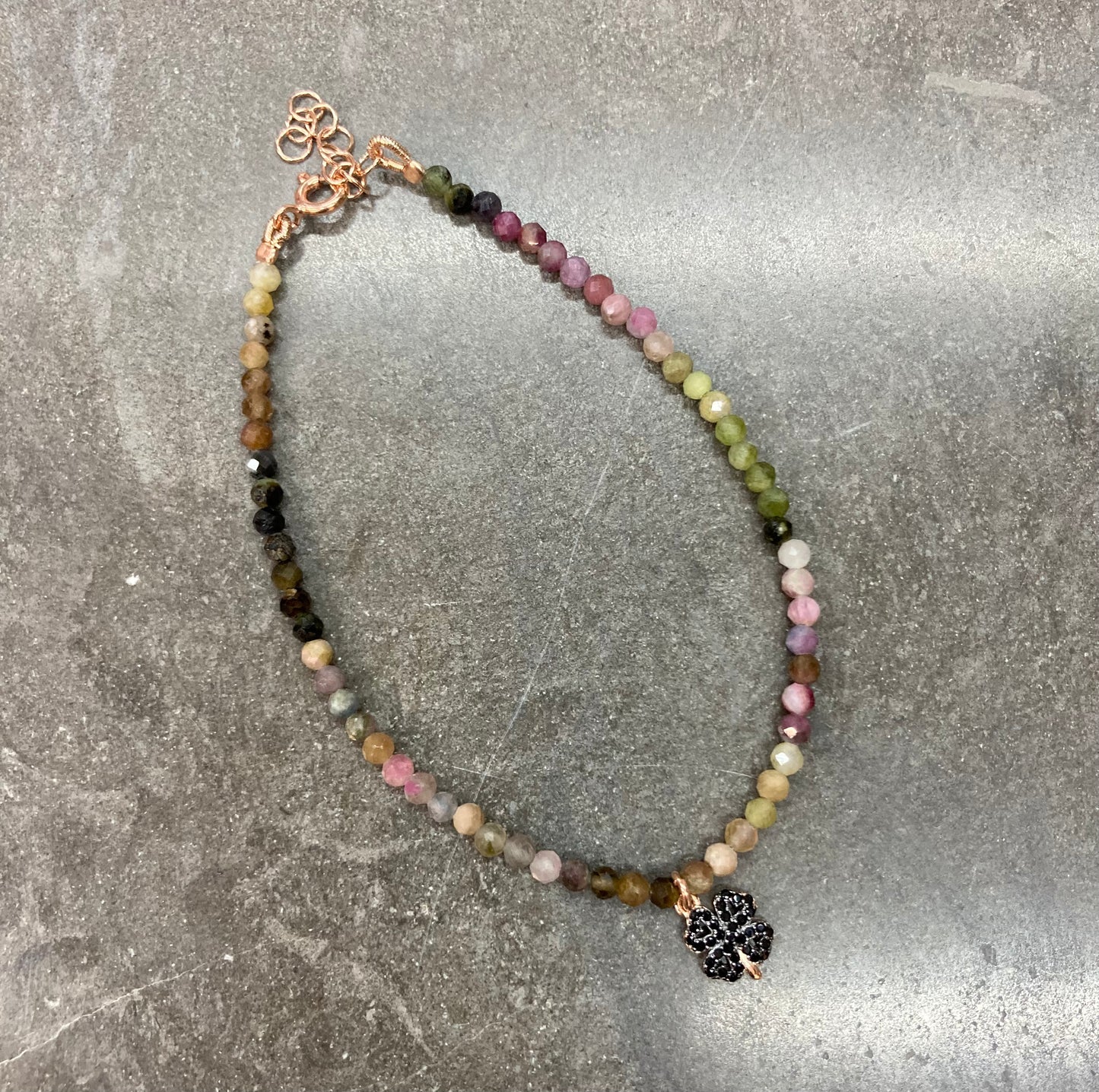 Bracciale cristalli colorati con pendente di zirconi