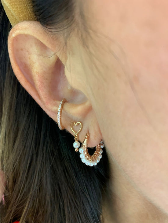 Coppia orecchini a lobo micro stella e cuore vuoto da 0,6 mm con piccola perla bianca pendente