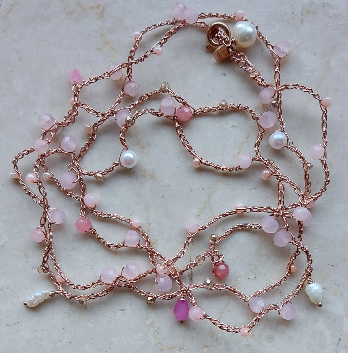 Cavigliera o bracciale o collana macramè con cristalli rosa,fucsia e perle